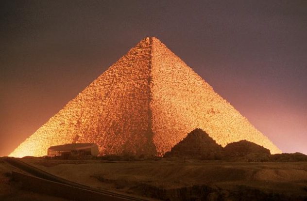 10-sorprendentes-datos-sobre-la-enorme-piramide-de-giza-2